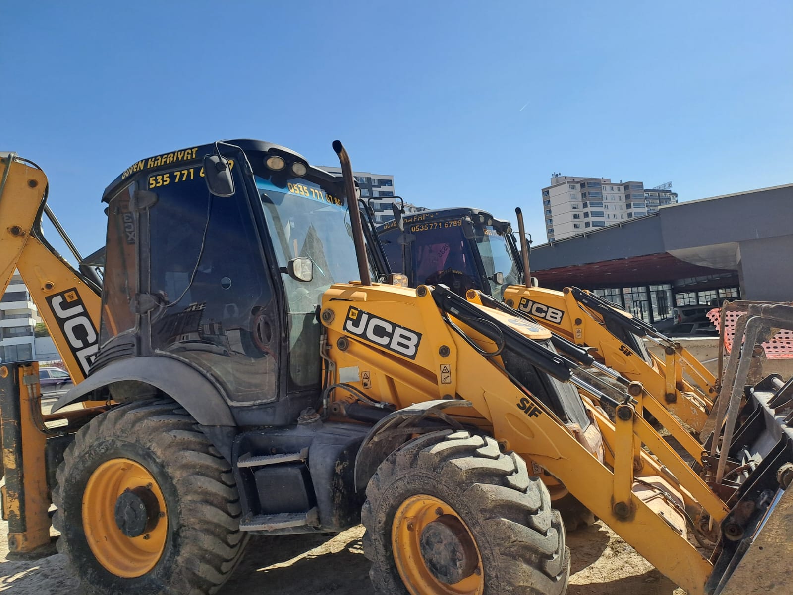 JCB iş makinesi